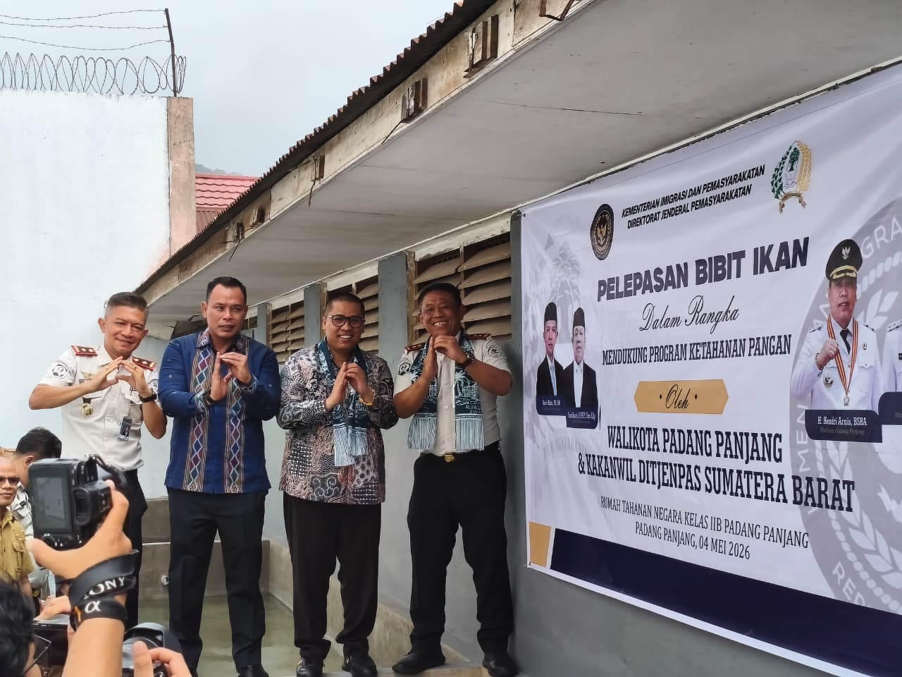 Dukung Ketahanan Pangan, Rutan Padang Panjang Tebar 5.000 Bibit Lele