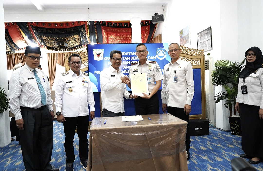 Perkuat Sinergi dan Permudah Layanan, Keimigrasian Kanwil Imigrasi Sumbar dan Pemkab Tanah Datar Teken MoU