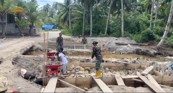 Satgas Karya Bakti TNI kebut pembanguna Jembatan di Desa Bosua