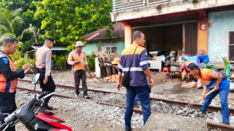 PT KAI Sumbar Tutup Tiga Perlintasan Liar di Pariaman untuk Tingkatkan Keselamatan