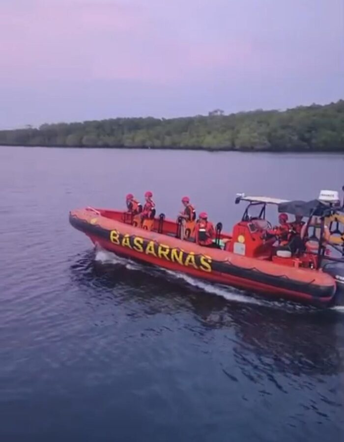 Long Boat Jemput Pasien Terbalik Dihantam Ombak di Mentawai, 1 Orang Hilang