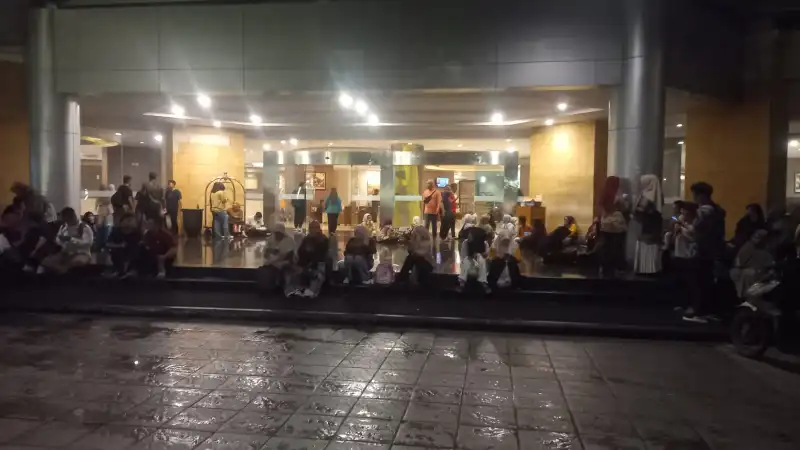 Asap Penuhi Lobby Hotel Truntum Padang, Damkar Turun Lakukan Penanganan