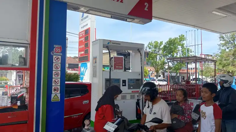 Pertamax Naik Rp17.000 per Liter, Pelanggan SPBU di Padang Mengaku Terkejut