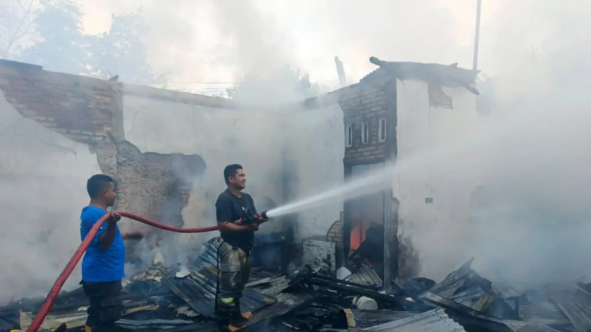 Diduga Hubungan Arus Pendek, Rumah Warga Batu Balah Terbakar hingga Rata dengan Tanah