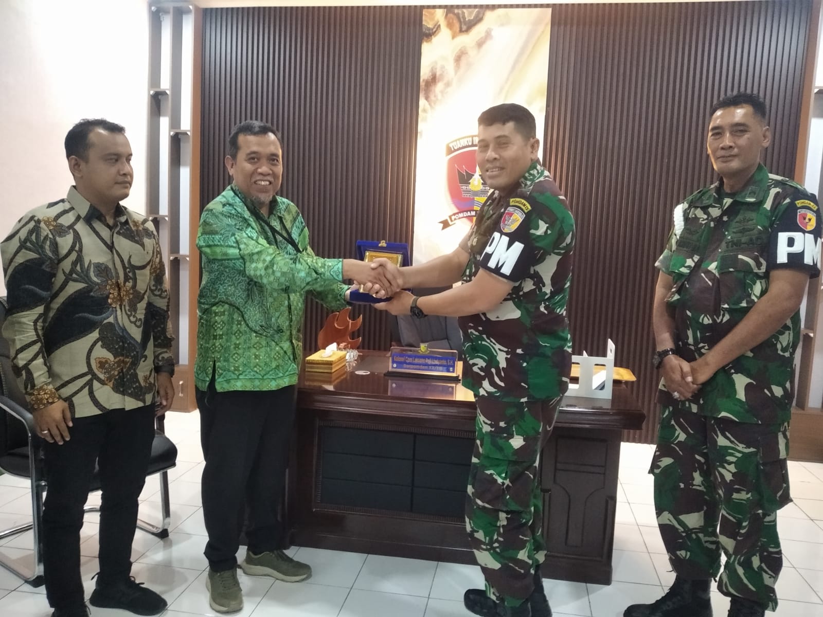Danpomdam XX TIB terima Sertifikat dari BPN