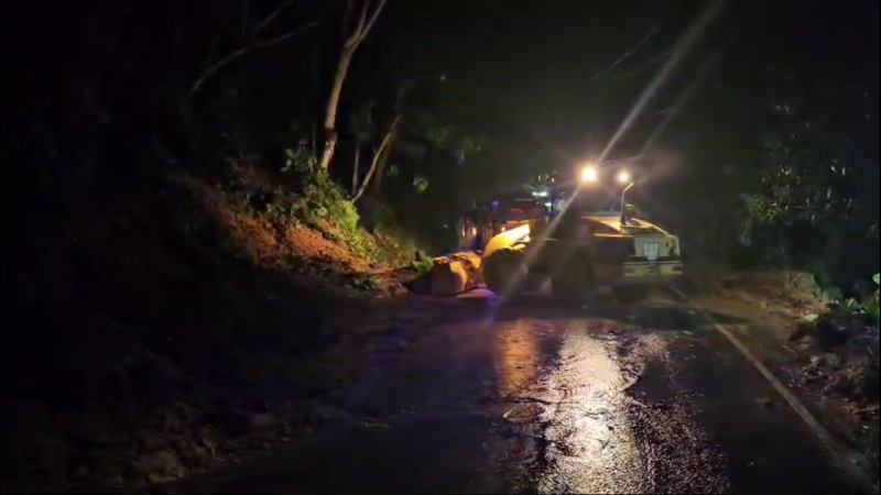 Material Longsor Berhasil Dibersihkan, Arus Padang-Painan Kembali Lancar