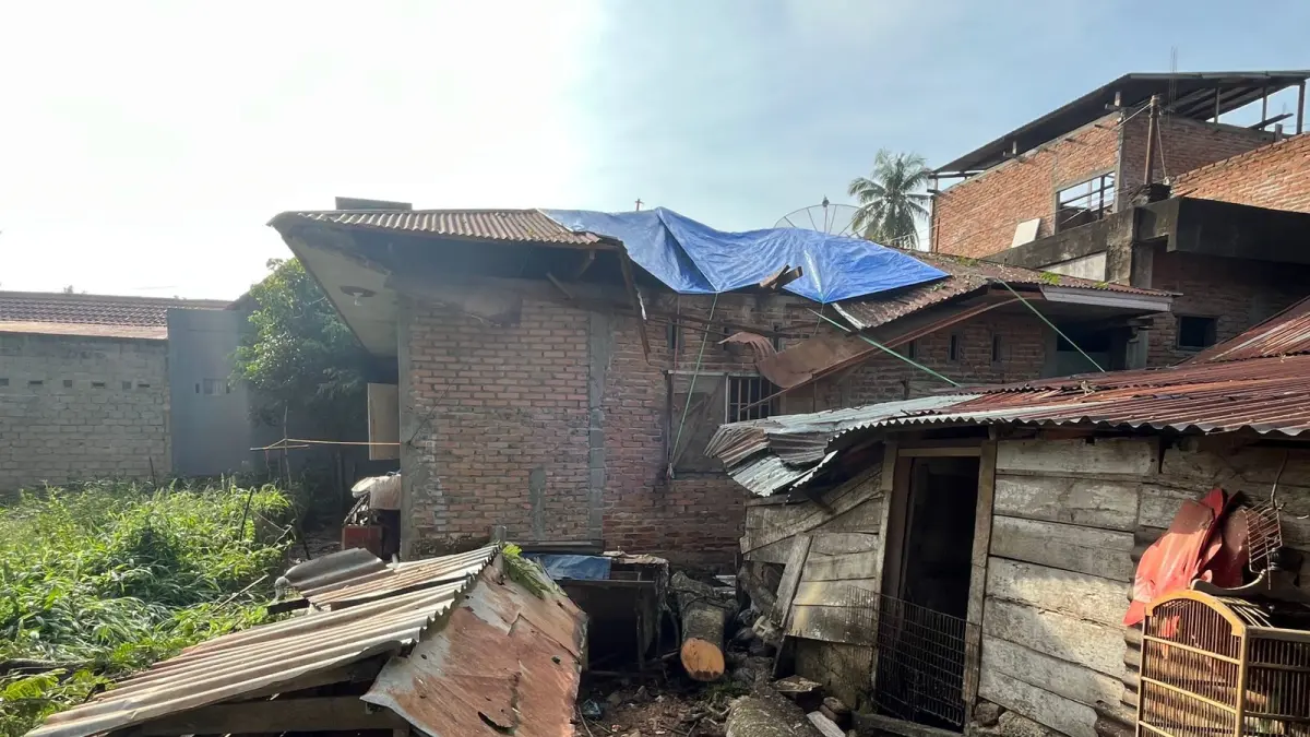 Cuaca Ekstrem di Payakumbuh, Dua Rumah Rusak Tertimpa Pohon Tumbang