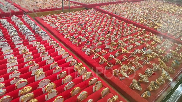 Update Harga Emas Antam: Turun Rp30.000 per Gram, Cek Daftar Lengkapnya
