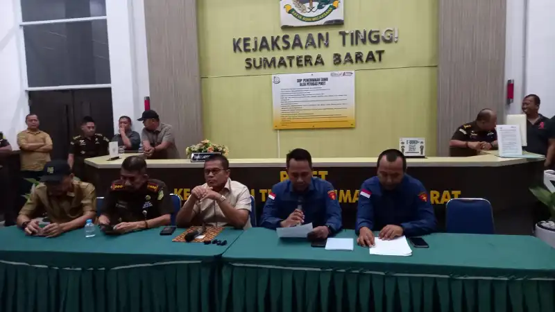 Kejati Sumbar Resmi Tahan Pejabat UIN Padang, Diduga Terima Gratifikasi Rp976 Juta