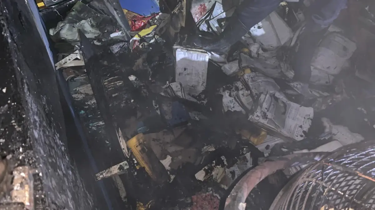 Kantor DLH Padang Terbakar Tengah Malam, Damkar Kerahkan 55 Personel